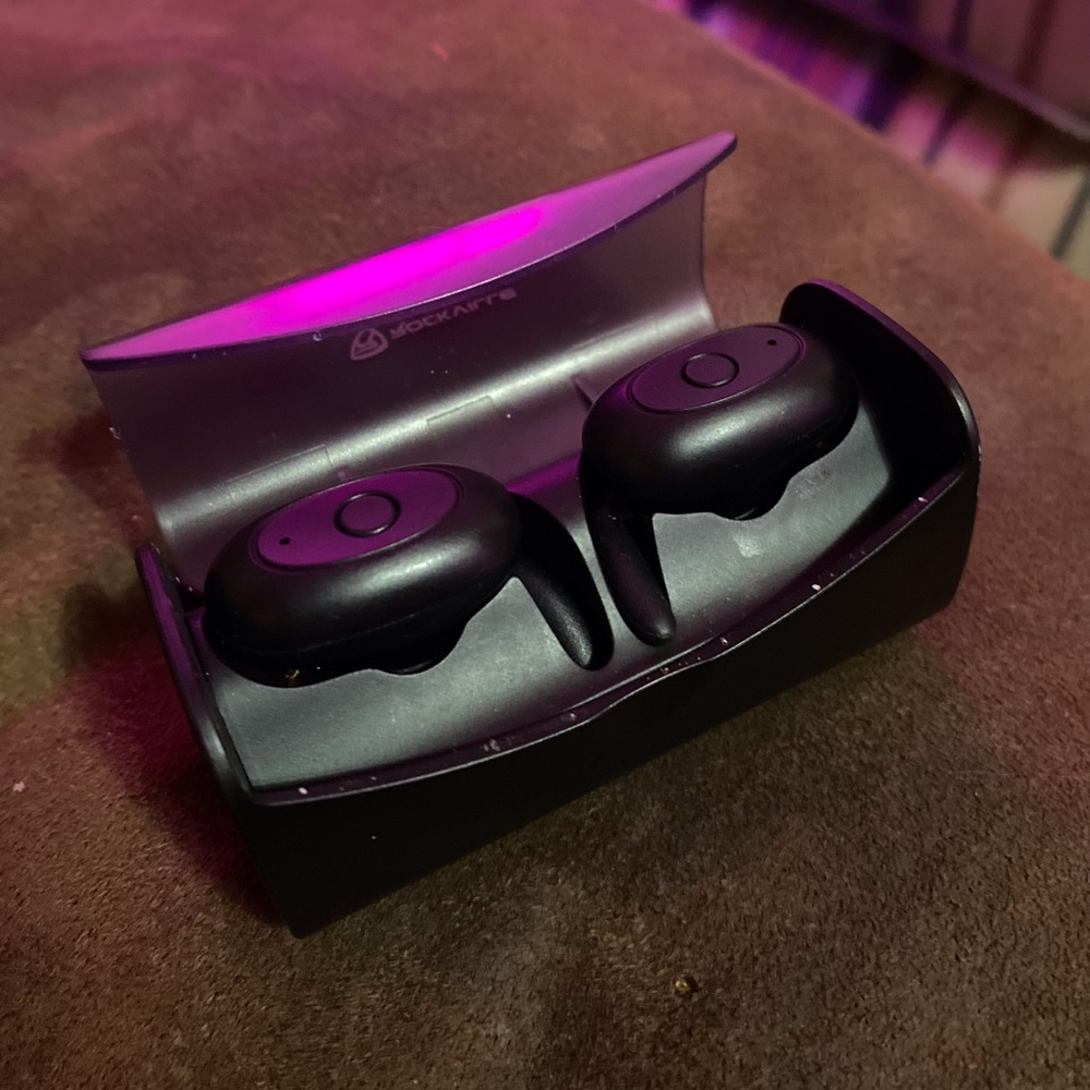 Rockville TRUROCK wireless headphones